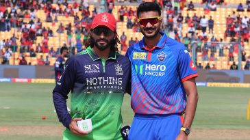 [CRK] আরসিবি বনাম দিল্লি ক্যাপিটালস: টসে জিতে বোলিং বেছে নিল দিল্লি, চিনাস্বামীতে হাই-ভোল্টেজ লড়াই