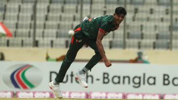 [CRK] নাহিদ রানার পাঁচ উইকেটে নিউজিল্যান্ড ১৯৮-এ অলআউট