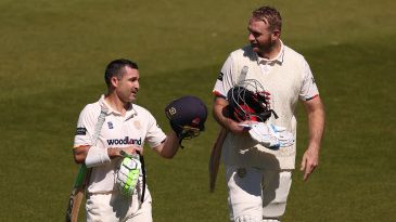 [CRK] Paul Walter ও Dean Elgar Surrey-র পেস আক্রমণ থামিয়ে Essex-কে ৩২৫/৬ শীর্ষে নিয়ে গেলেন