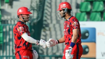 [CRK] ওয়ার্নার ও হেনড্রিক্সের অপূর্ব পারফরম্যান্স, করাচি কিংস জীবিত রয়েছে