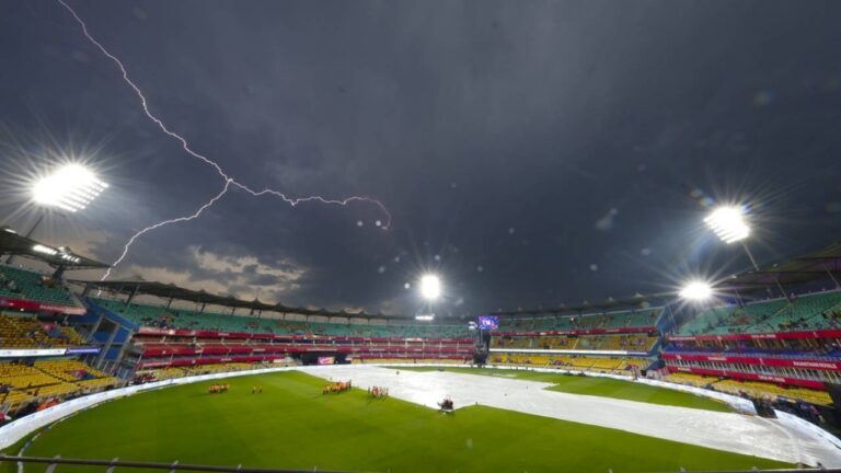 হার্দিকের প্রত্যাবর্তন: বৃষ্টি বিঘ্নিত ম্যাচে মুম্বাই ইন্ডিয়ান্সের রোমাঞ্চকর লড়াই রাজস্থান রয়্যালসের বিরুদ্ধে