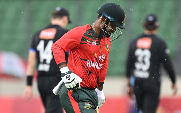 নিউজিল্যান্ডের কাছে পরাজয়ের পর বৃষ্টির দিকে আঙুল তুললেন লিটন দাস